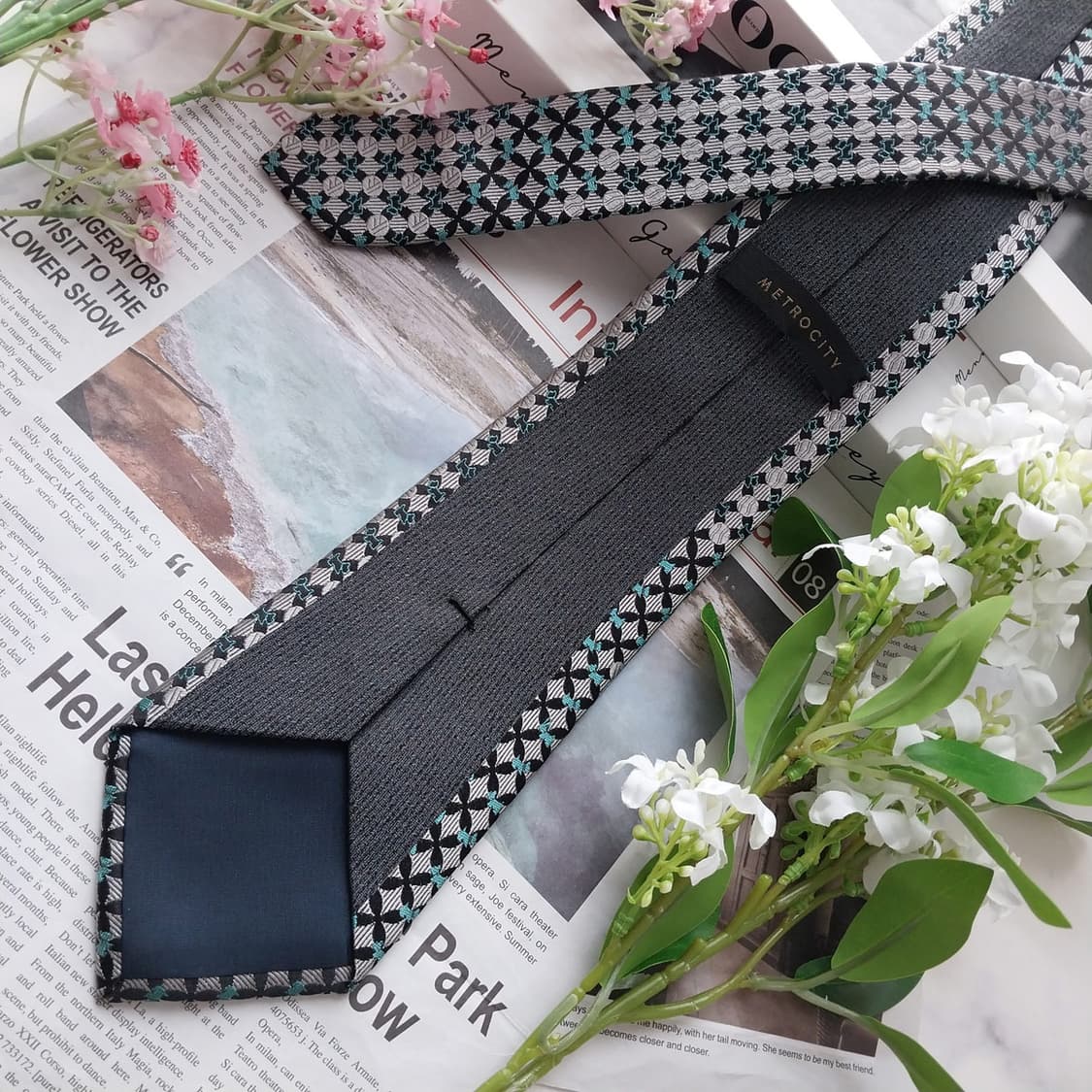 메트로시티 실크 블랙 패턴 넥타이 8.6cm A+등급 K2462
 상품이미지5