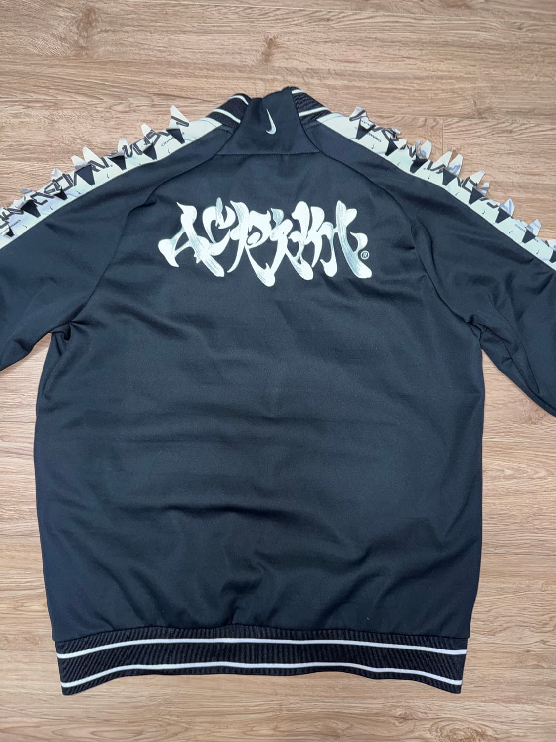 나이키 아크로님 트랙탑 상품이미지4