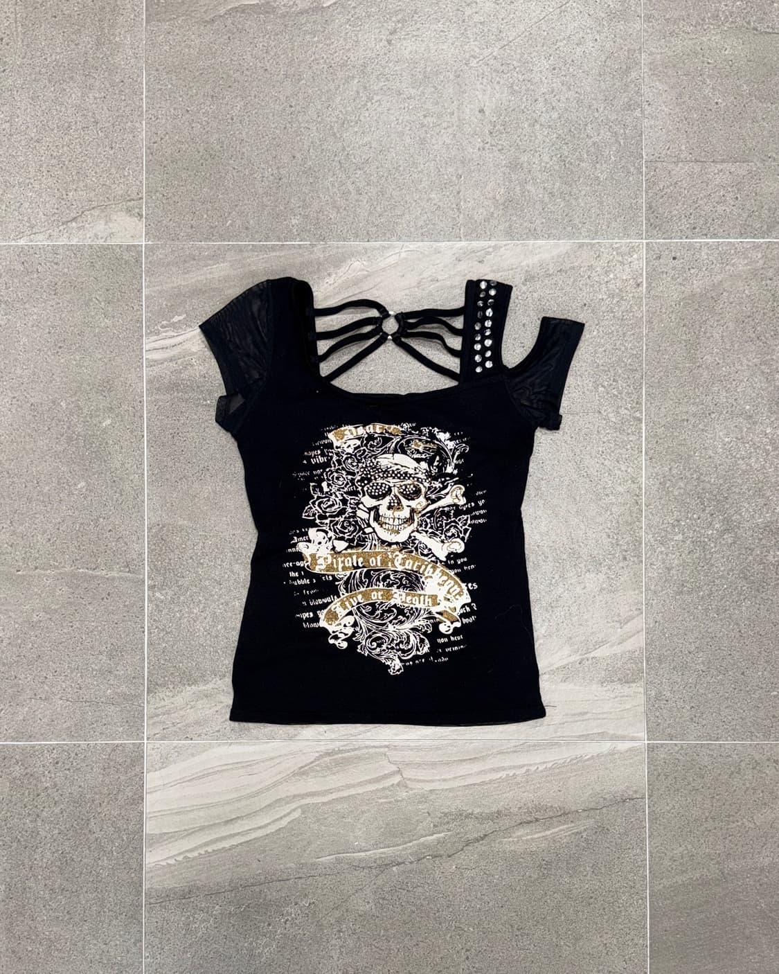 Black unbal shoulder back detail half t 상품이미지1