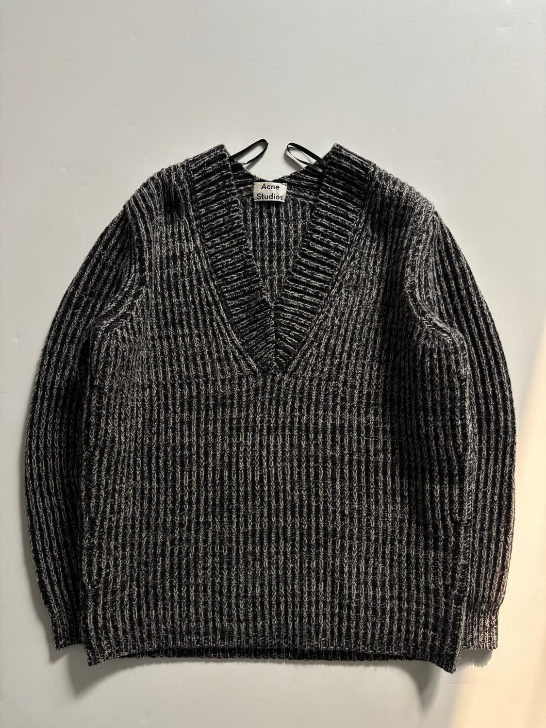 Acne Studio 아크네스튜디오 그레이 브이넥 울 니트  상품이미지4