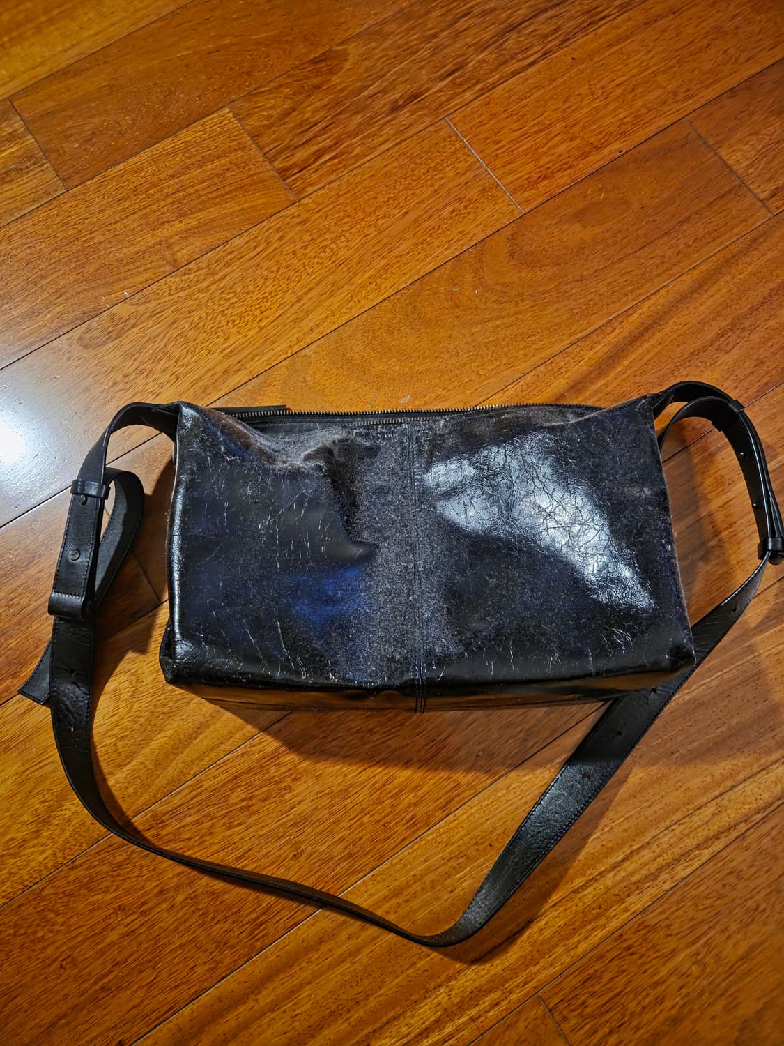 밈더워드로브 크랙 레더 호버백 상품이미지2