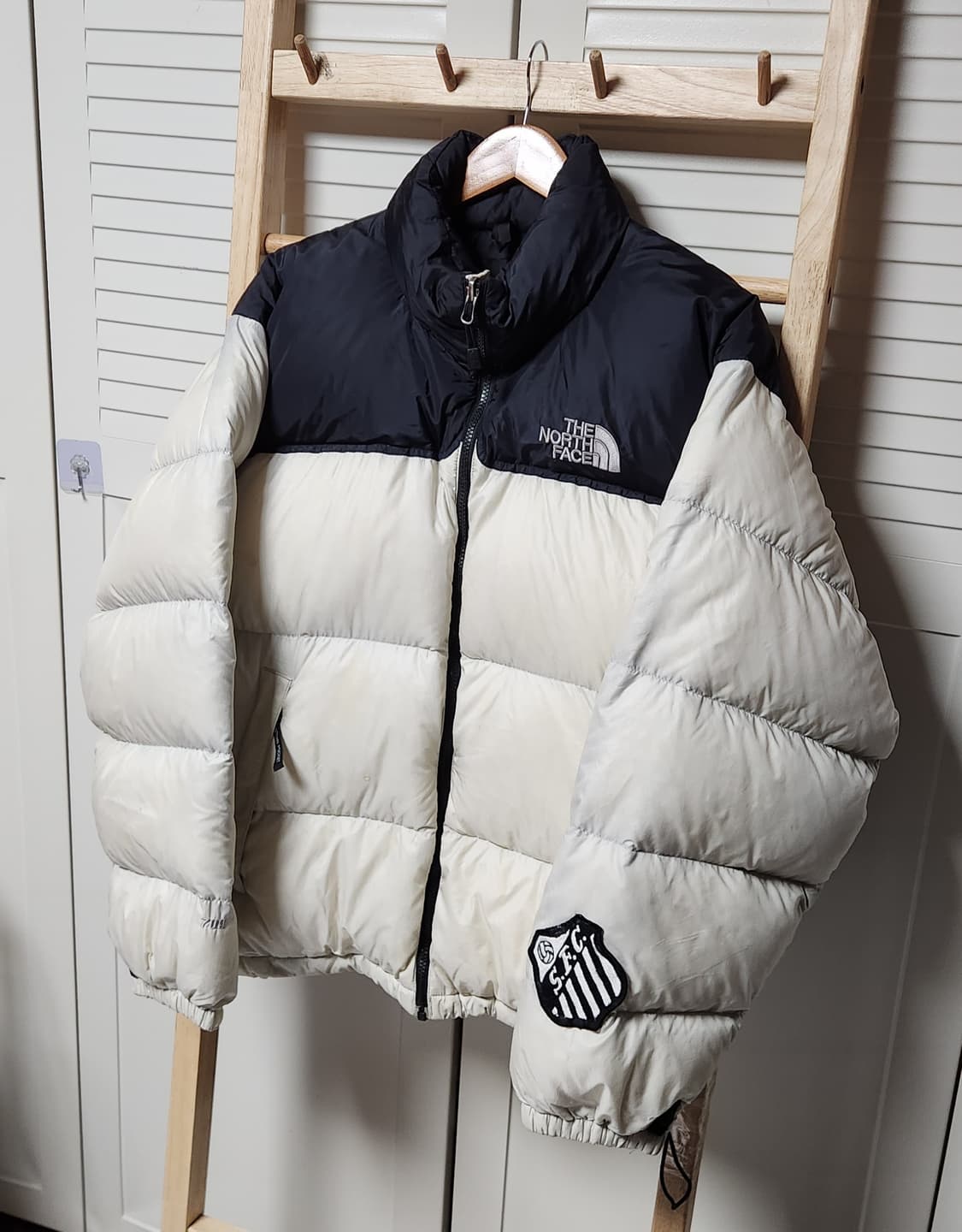 노스페이스 700 눕시 화이트x블랙 패딩 자켓 상품이미지4