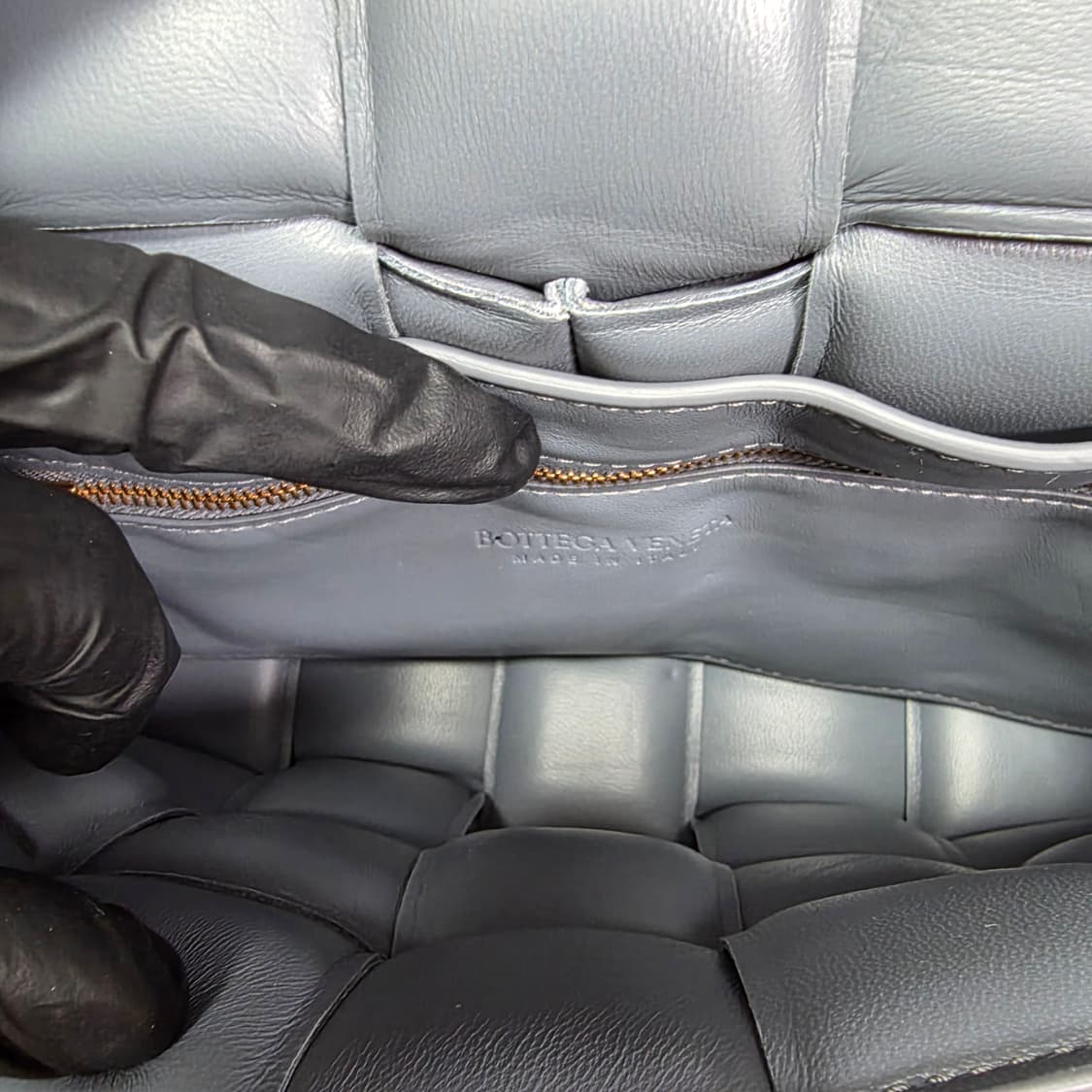 {클로젯}[Os]보테가베네타 패딩 레더 카세트백 상품이미지4