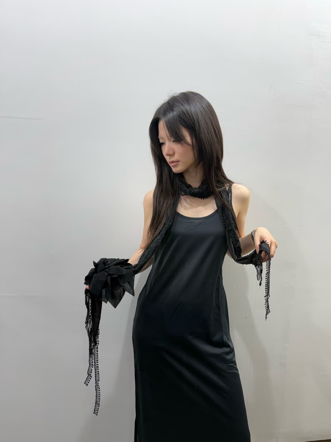 블랙피스나우 블랙 로즈 코사주 스카프 상품이미지1