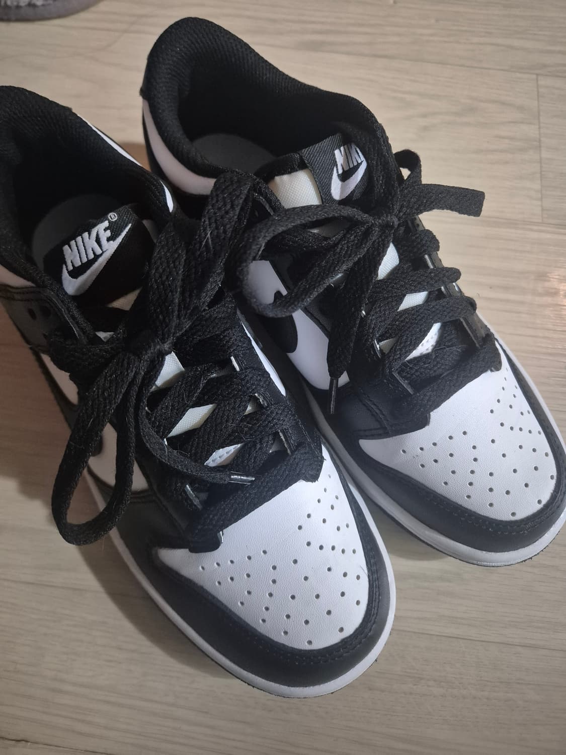 나이키 범고래 스니커즈 상품이미지1