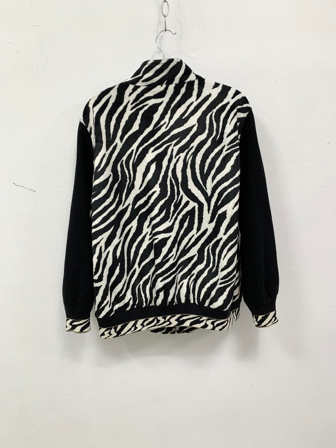 [NUMO] 오네갸루 지브라 퍼 집업 상품이미지7