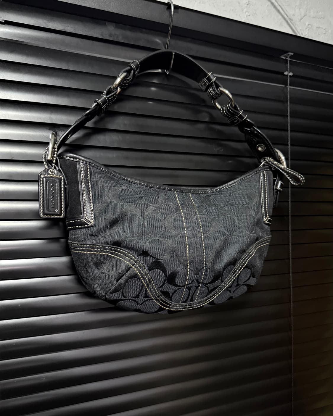 코치 로고 블랙 바게트 미니 숄더백 토드백 가죽 스웨이드 가방 고스 펑크 상품이미지3