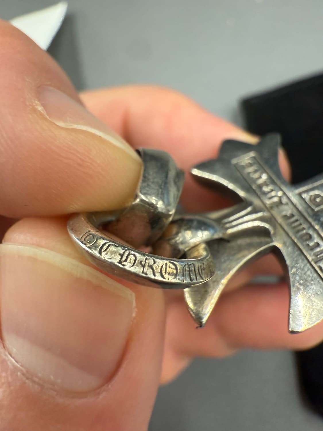 크롬하츠 스몰 크로스 위드 베일 펜던트 상품이미지5