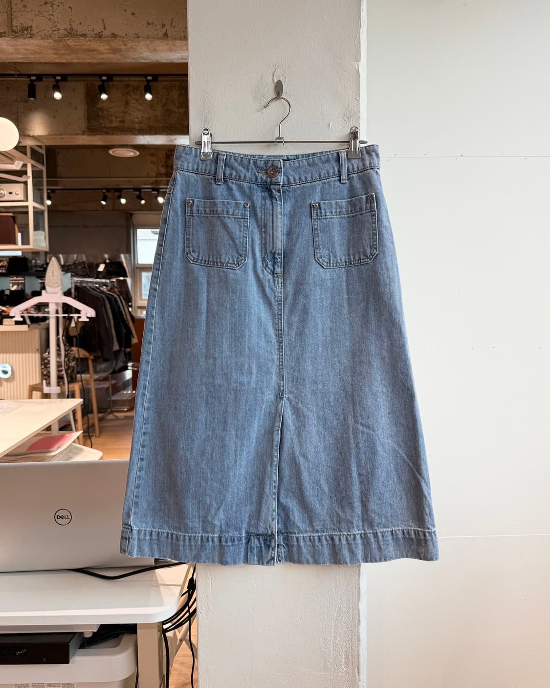 비비안웨스트우드 데님 orb자수 미디스커트  상품이미지2