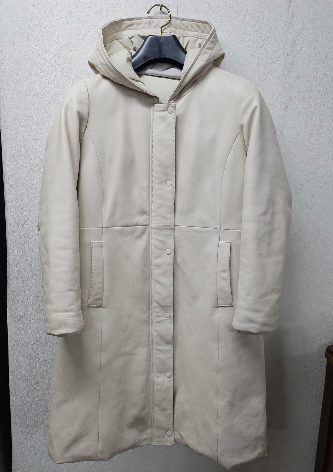 셀렙샵  아이보리 후드 양가죽 롱 구스패딩 코트  55 상품이미지1