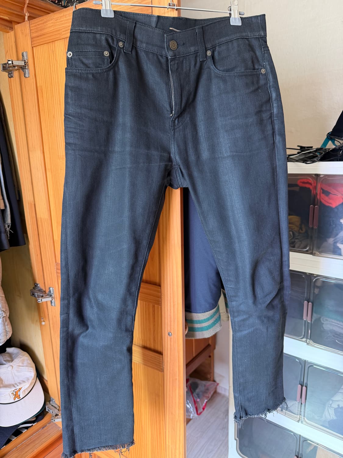 [30] 생로랑 디스트레스드 크롭 블랙진 상품이미지2