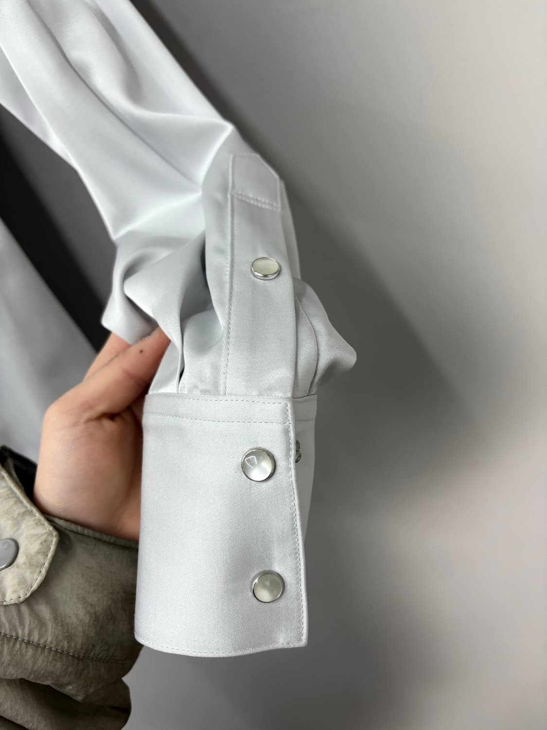 토니웩 버튼다운 실버새틴 셔츠 블라우스 A3481 상품이미지4