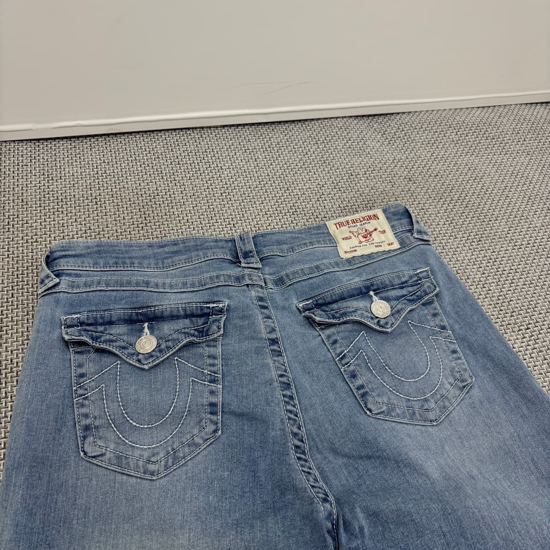 True Religion 섹션 로우시트 데님팬츠 상품이미지3