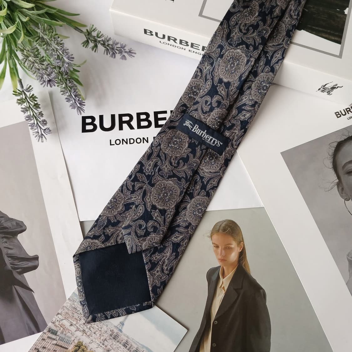 버버리 실크 네이비 페이즐리 패턴 넥타이 8.9cm B등급 A19516
 상품이미지5