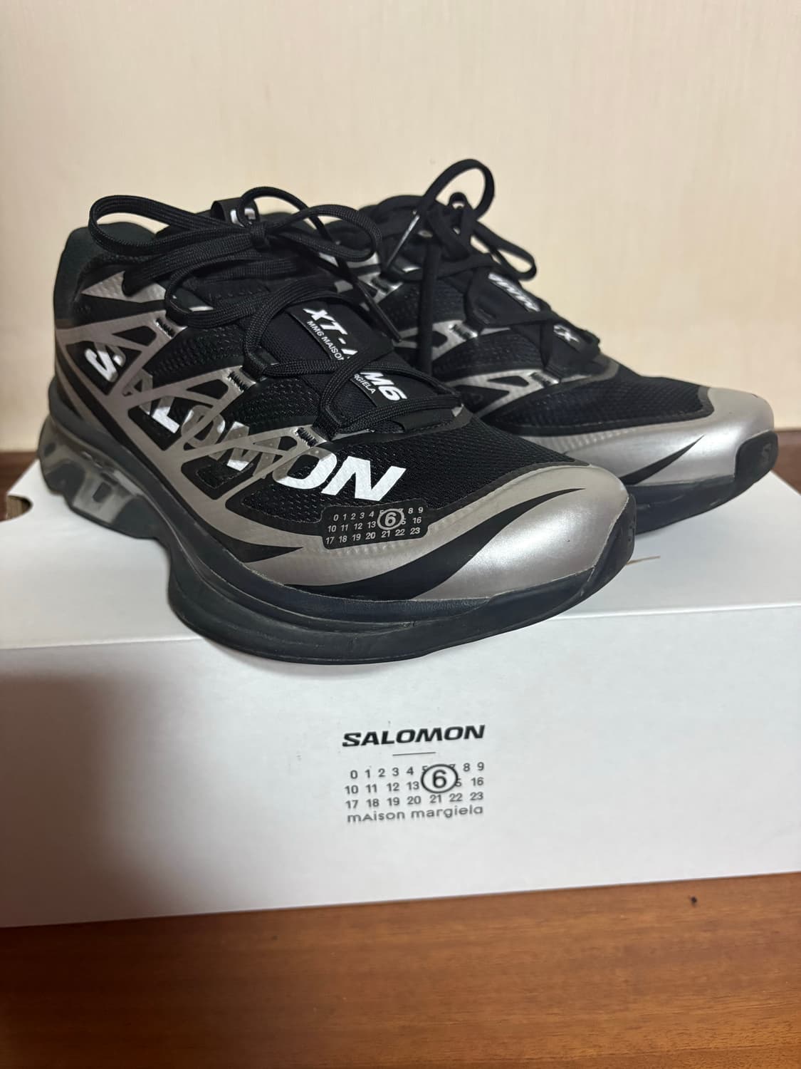 살로몬 x MM6 메종 마르지엘라 XT-MM6 블랙 Ftw 실버 상품이미지1