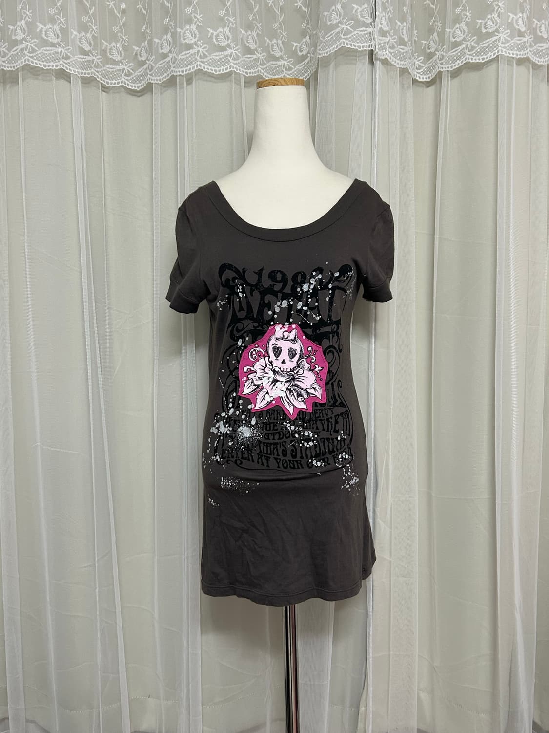 스크랩북 펑크 스컬패턴 뒷트임 반팔 탑 상품이미지1