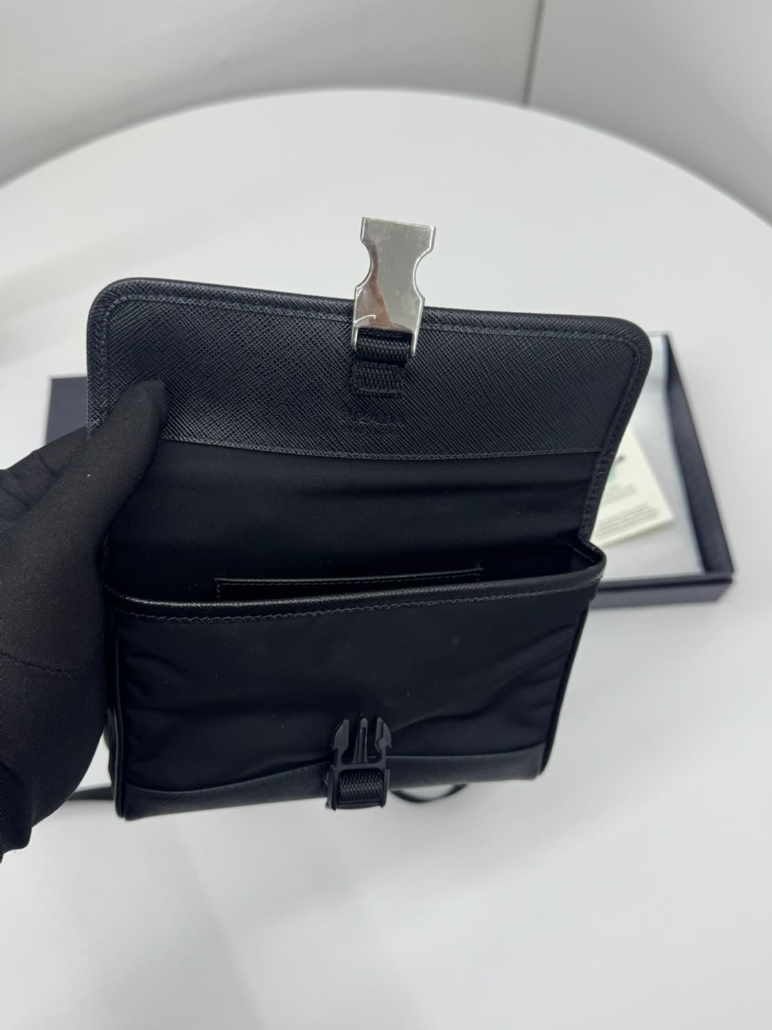 [백화점] 프라다 리나일론 앤 사피아노 레더 스마트폰 케이스  상품이미지7