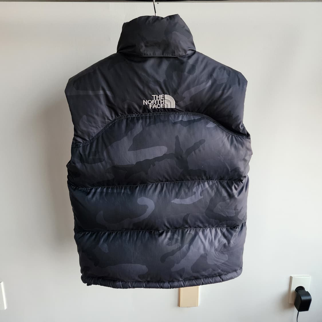 신품급!!일본판 노스페이스 700 눕시조끼 센터로고 카모S(100사이즈) 상품이미지1