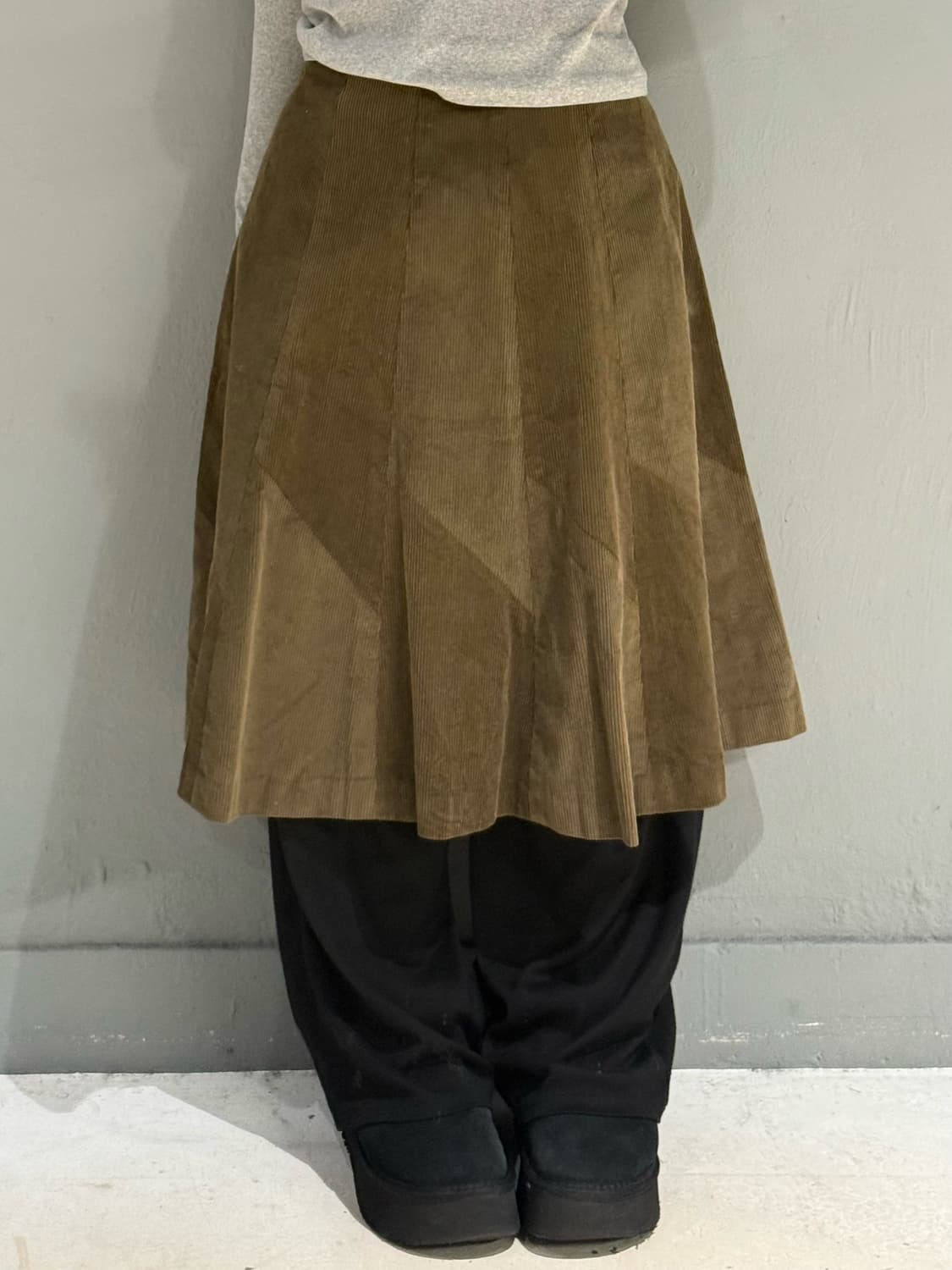 corduroy pattern detail midi skirt  상품이미지1