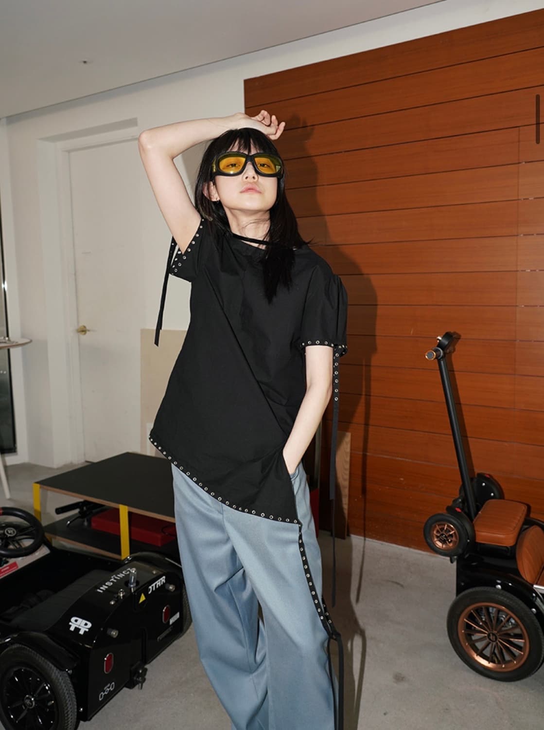 데어드 퍼프 슬리브 아일렛 스트랩 블라우스 블랙 상품이미지7