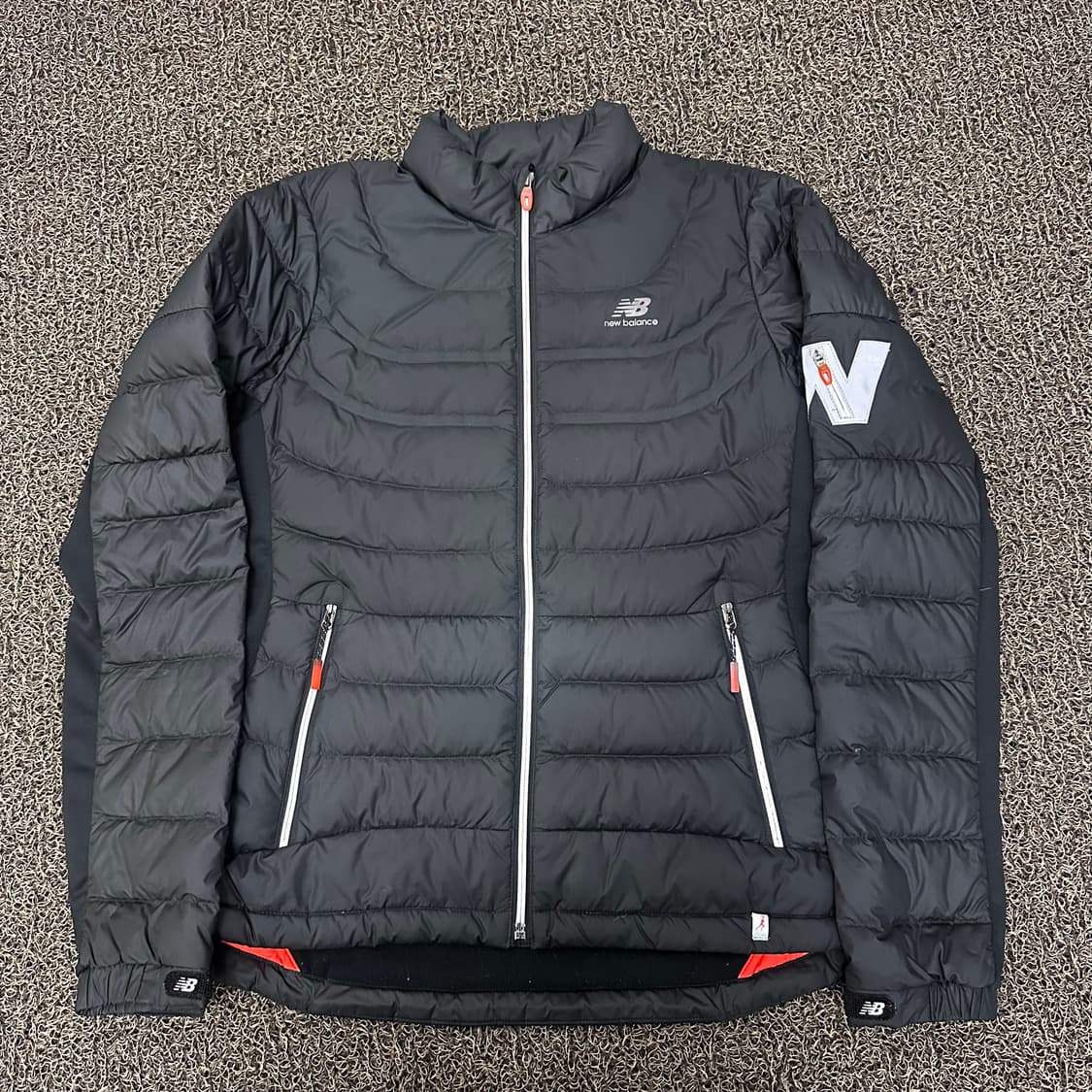 뉴발란스 여성 구스다운 경량 패딩 블랙 90(M) 상품이미지1