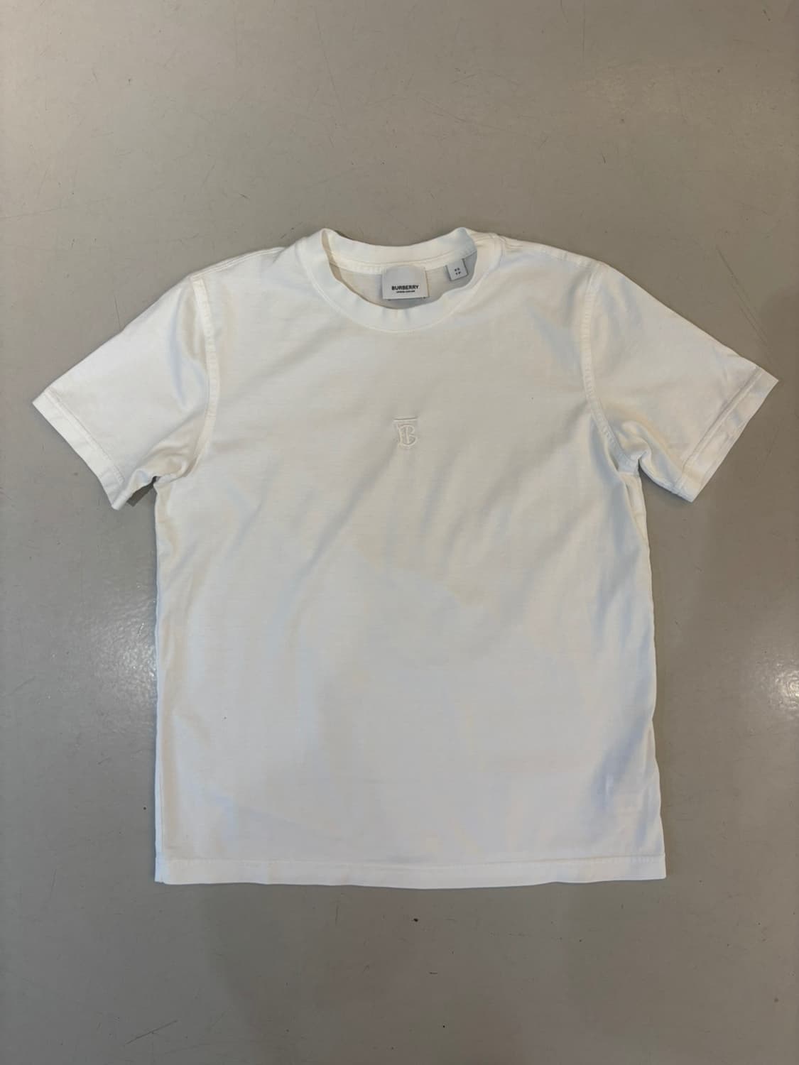 Burberry Round T 상품이미지2