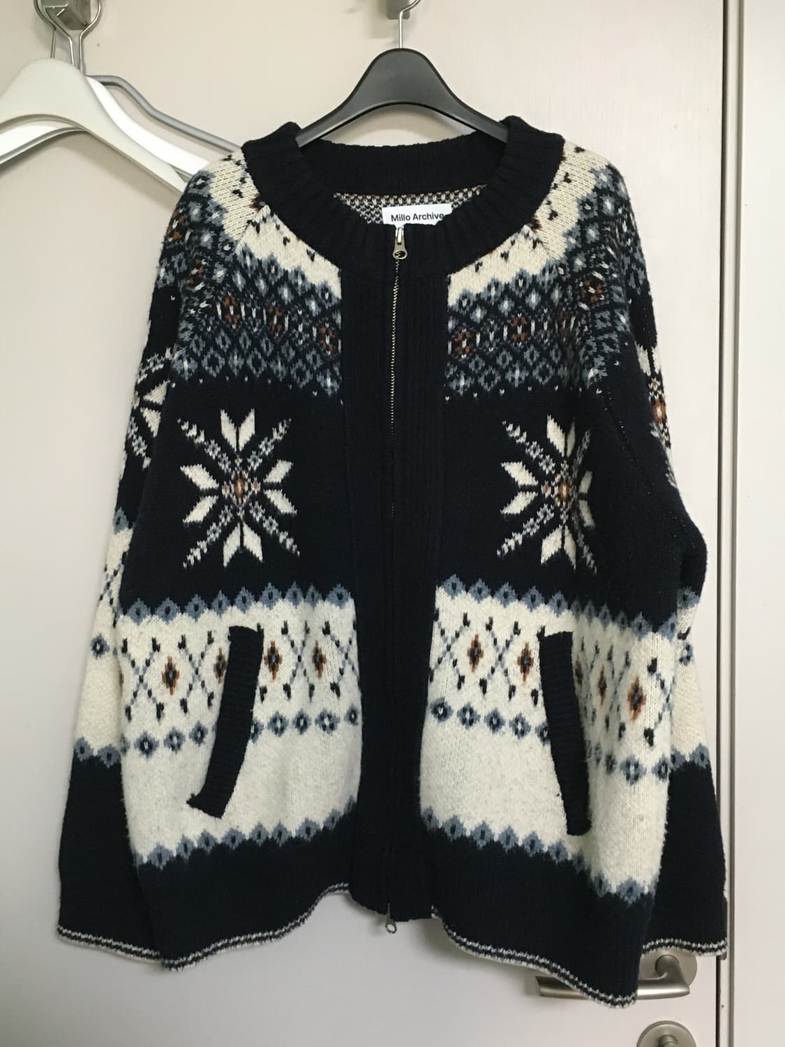 밀로우먼 스노우 자카드 니트 집업 [아이보리] / 정가 208,000 상품이미지1