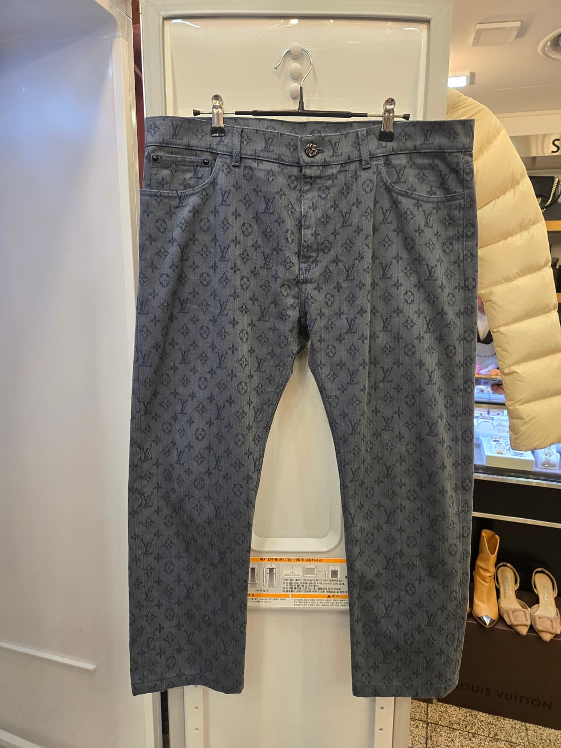 루이비통 모노그램 슬림 진 데님 팬츠 상품이미지1