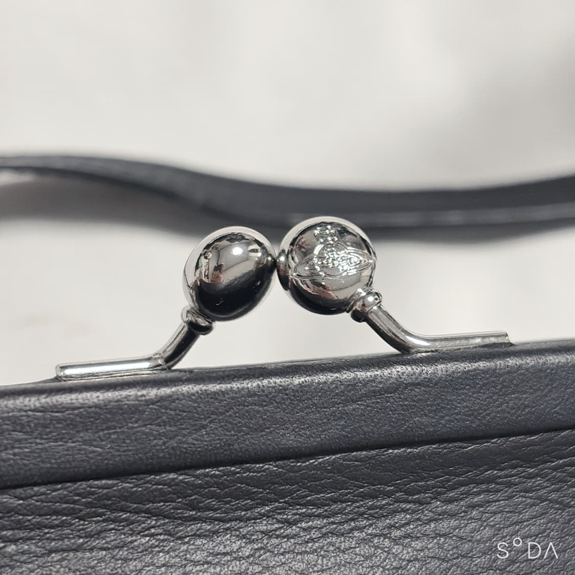 비비안웨스트우드 미니 숄더백 블랙 상품이미지4