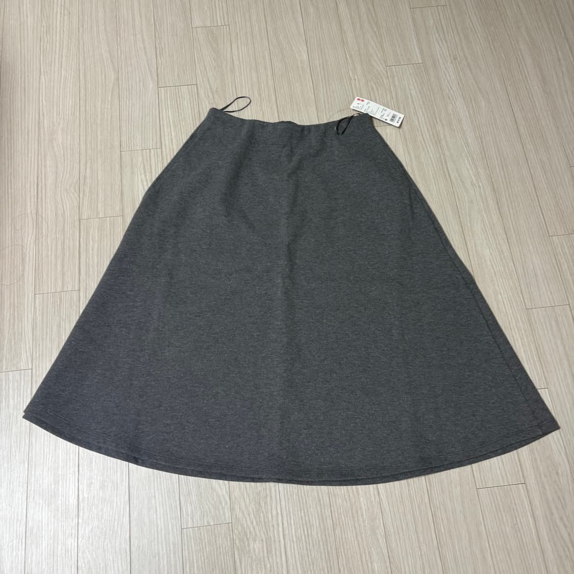 새상품) M사이즈 유니클로 브러시드 저지 미디어 플레어스커트 상품이미지2