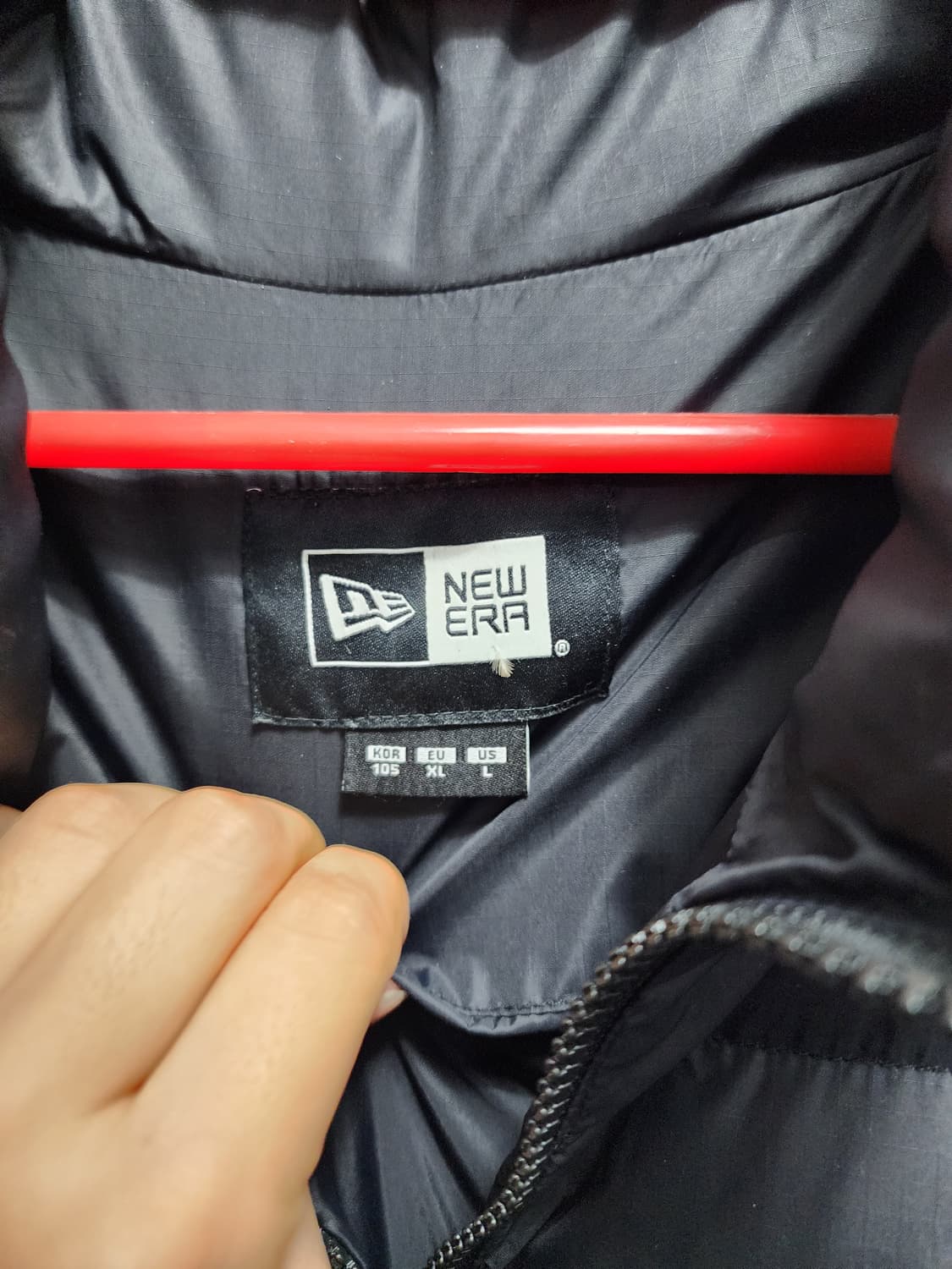 뉴에라 백로고 블랙 패딩  상품이미지2