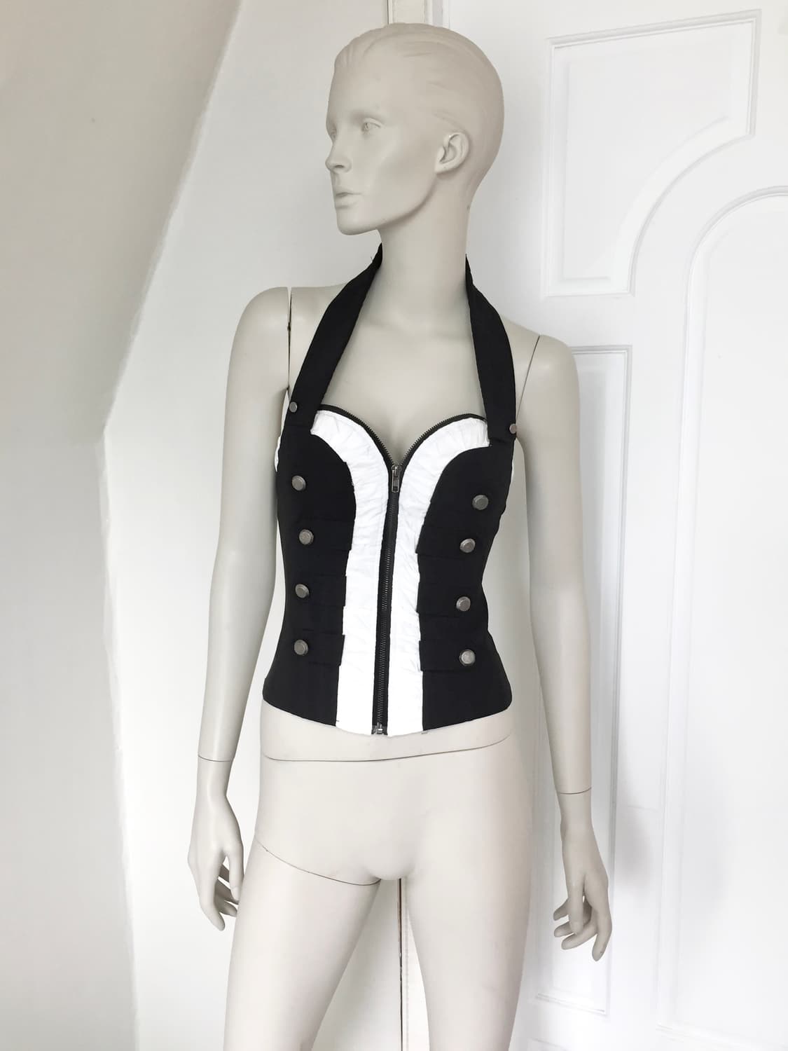 Noir Ruffle Zip Napolen Corset Top 상품이미지1