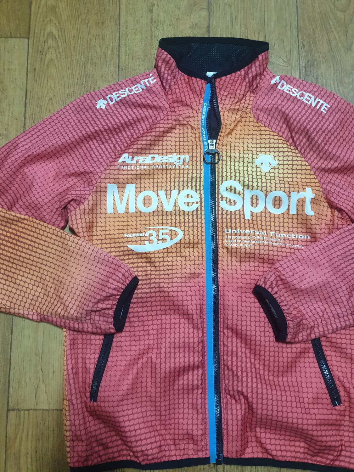 1148 데상트 바람막이 90 사이즈입니다 상품이미지4