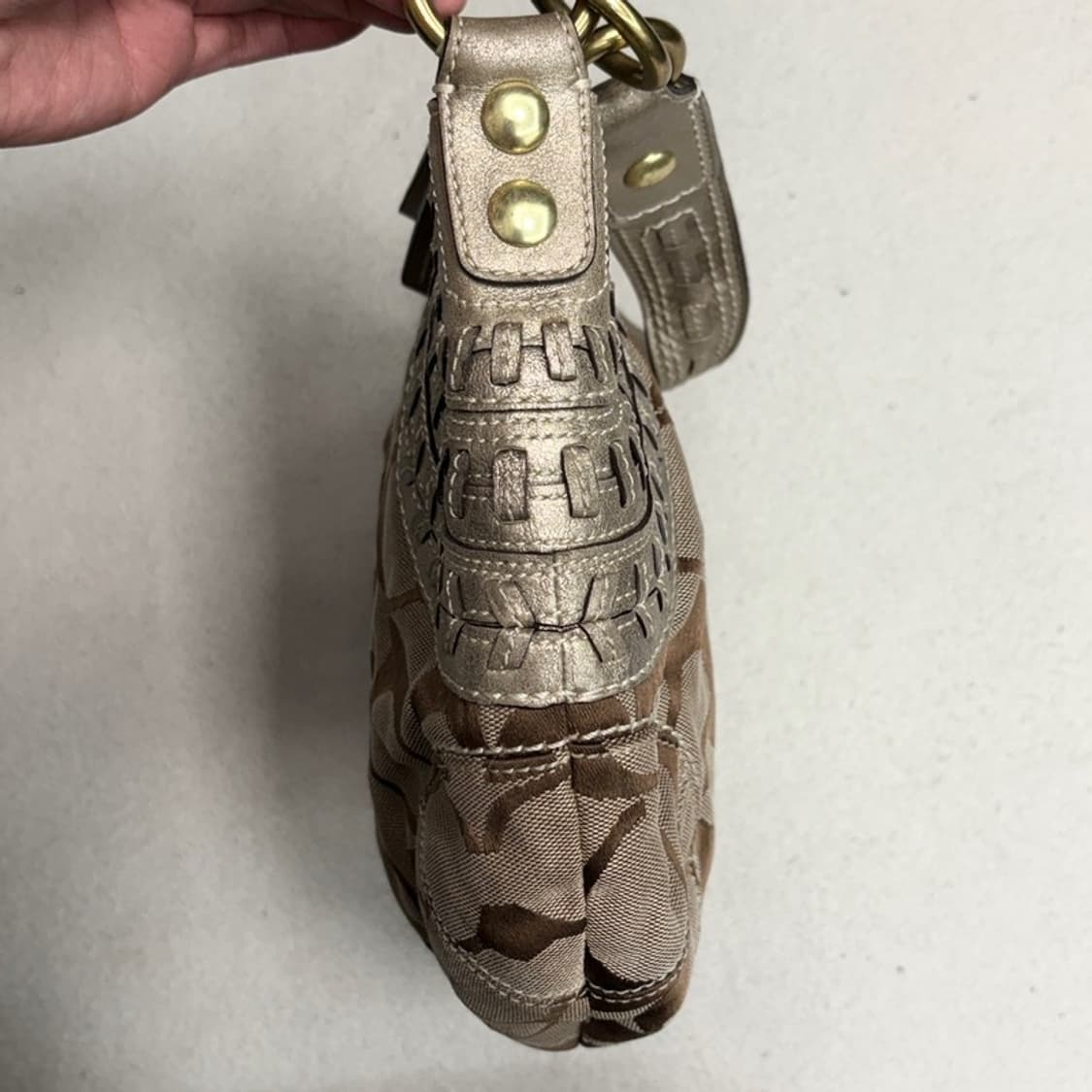 COACH 시그니처 실버펄 트림 캔버스 숄더백 상품이미지3