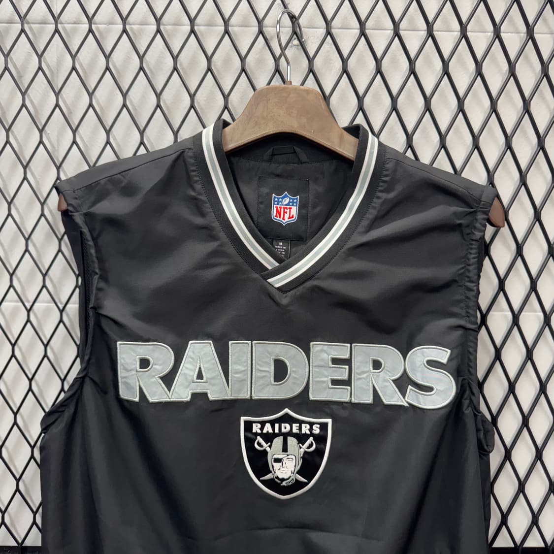 NFL X 레이더스 나일론 조끼 전후면 팀로고 포인트 블랙 상품이미지3