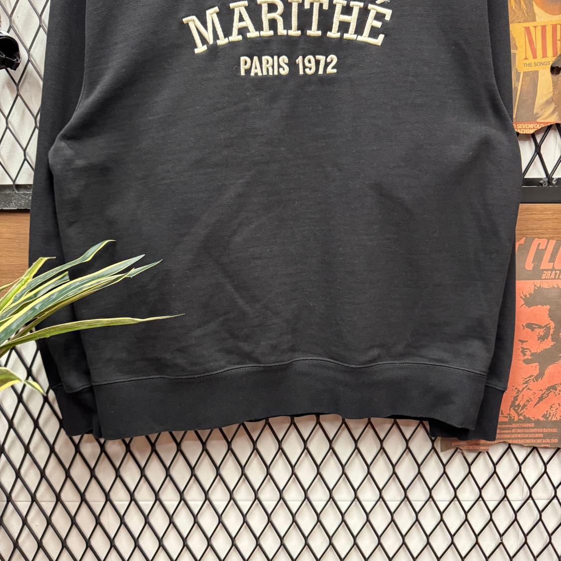 마리떼 프랑소와 저버 맨투맨 전면 레터링 로고 포인트 블랙 상품이미지4