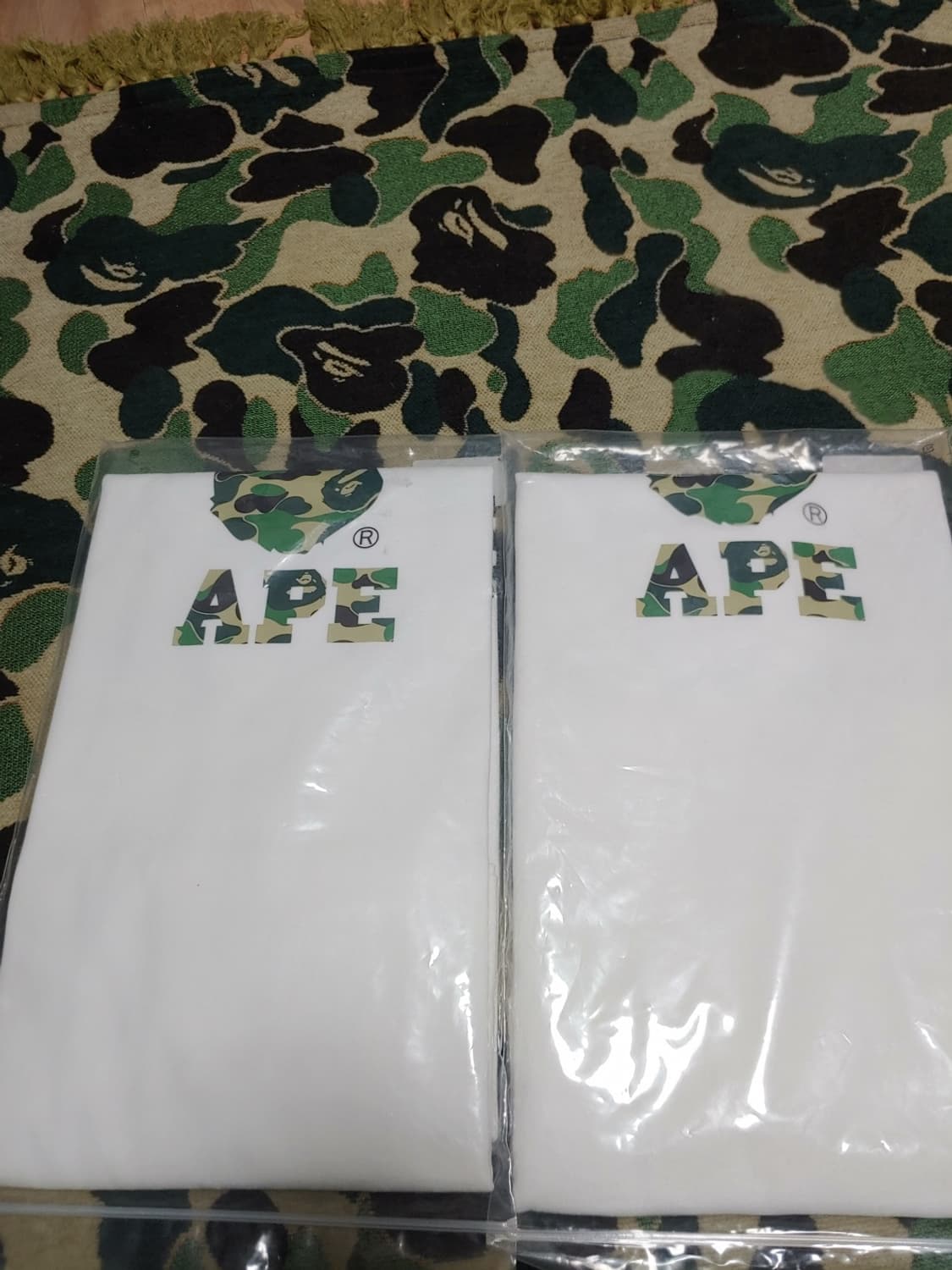 [L] 베이프 25SS ABC 그린 카모 컬리지 반팔티 화이트 상품이미지3