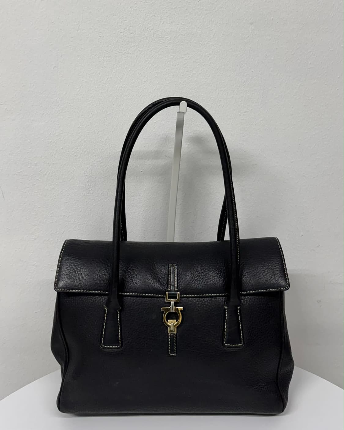 살바토레 페라가모 간치니 가죽 플랩 숄더 토트백 상품이미지1