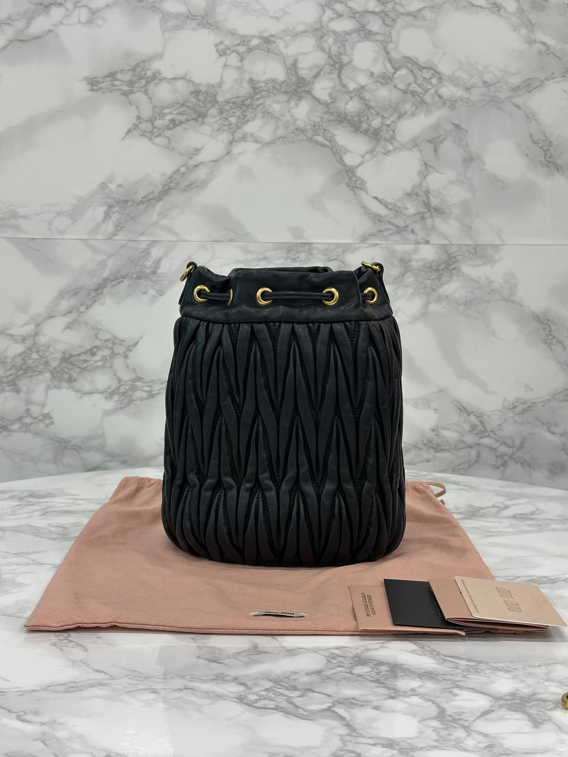 [풀구성] 미우미우 마틀라세 버킷백 블랙 상품이미지5