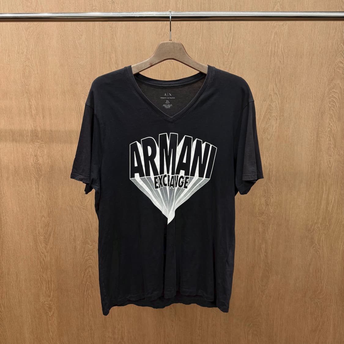 아르마니 익스체인지 브이넥 반팔 티셔츠 로고 프린팅 디테일 루즈핏 블랙 상품이미지2