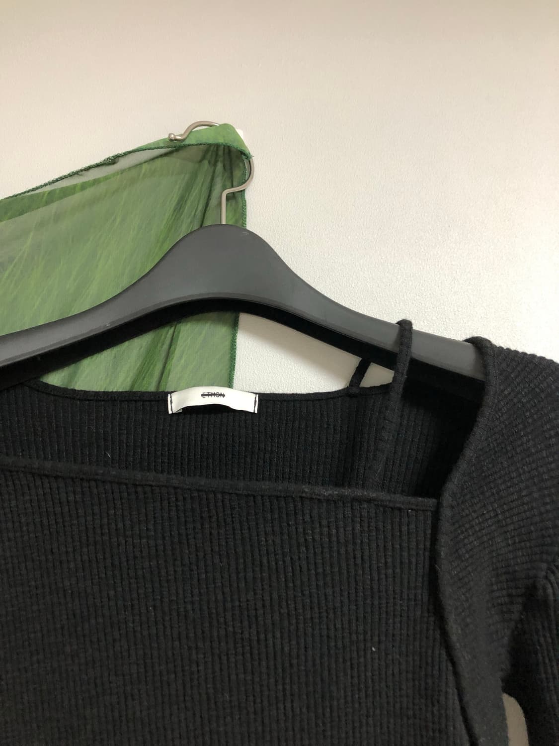 에트몽 square neck slit t-shirt (black) 상품이미지4