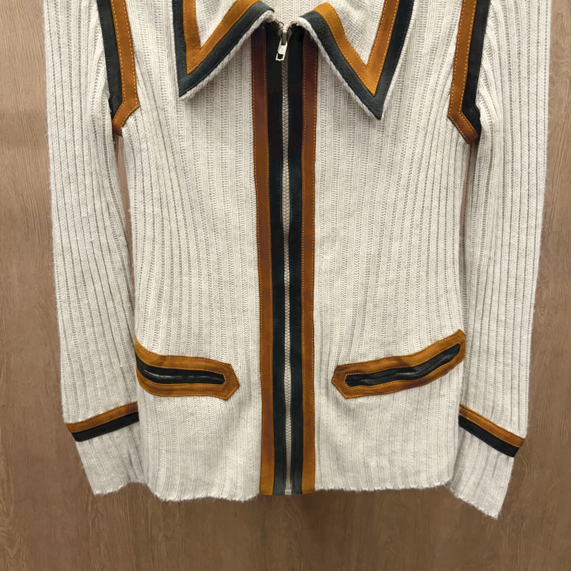 빈티지 와이드 카라넥 니트 집업 슬림 실루엣 심플 리브 디테일 아이보리 상품이미지5