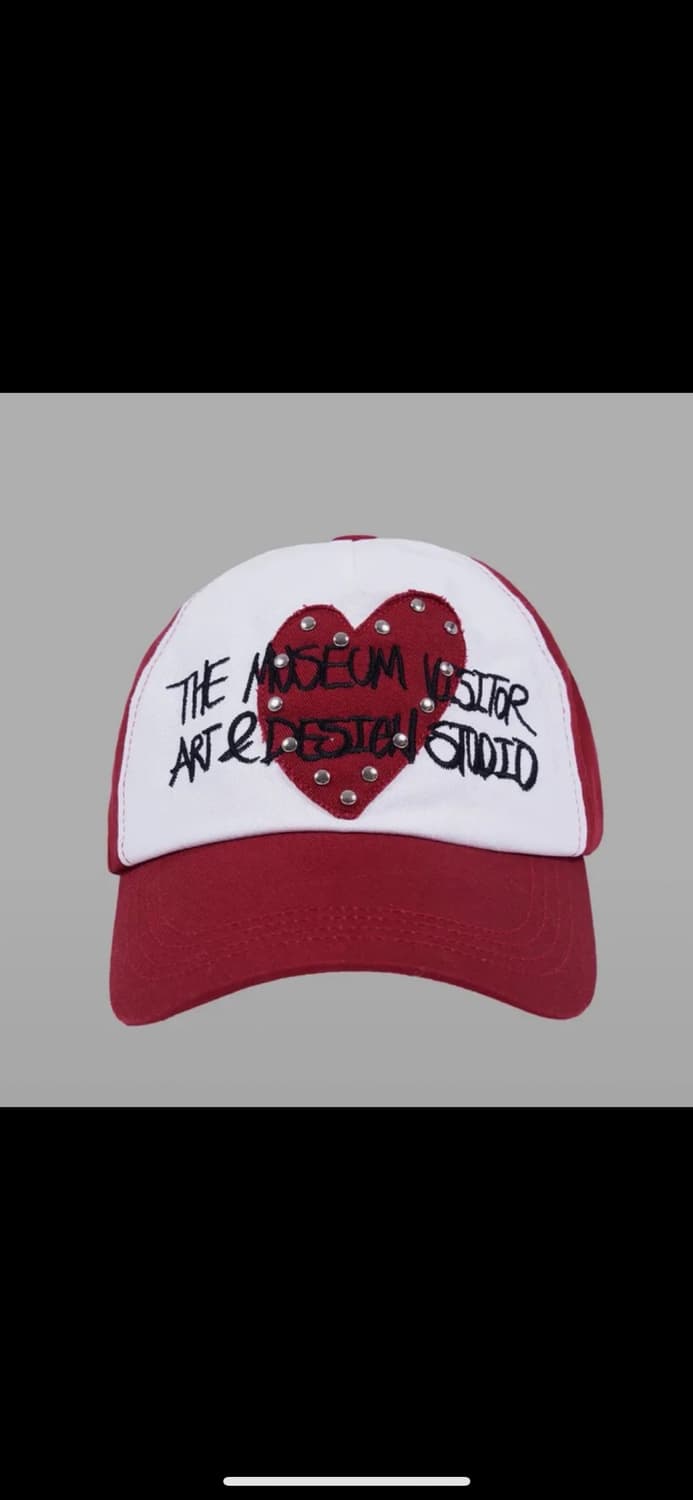 더뮤지엄비지터 하트 패치 스터드 볼캡 레드 상품이미지1