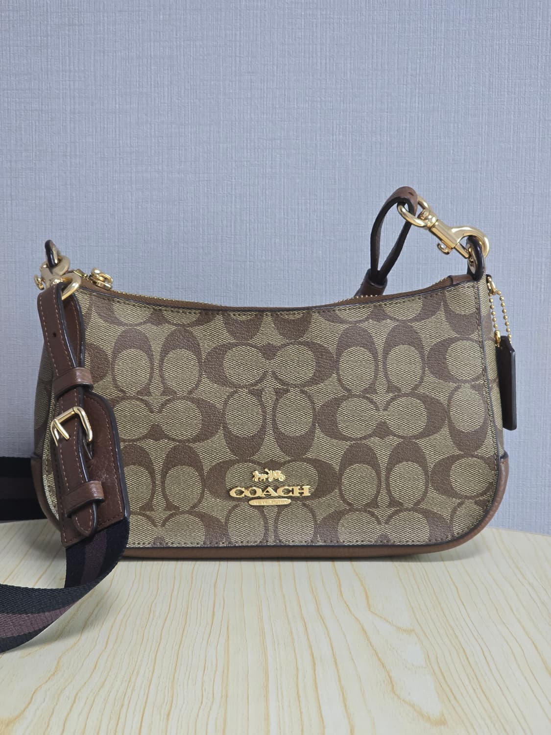 COACH 코치 제스 바게트 크로스백 상품이미지1