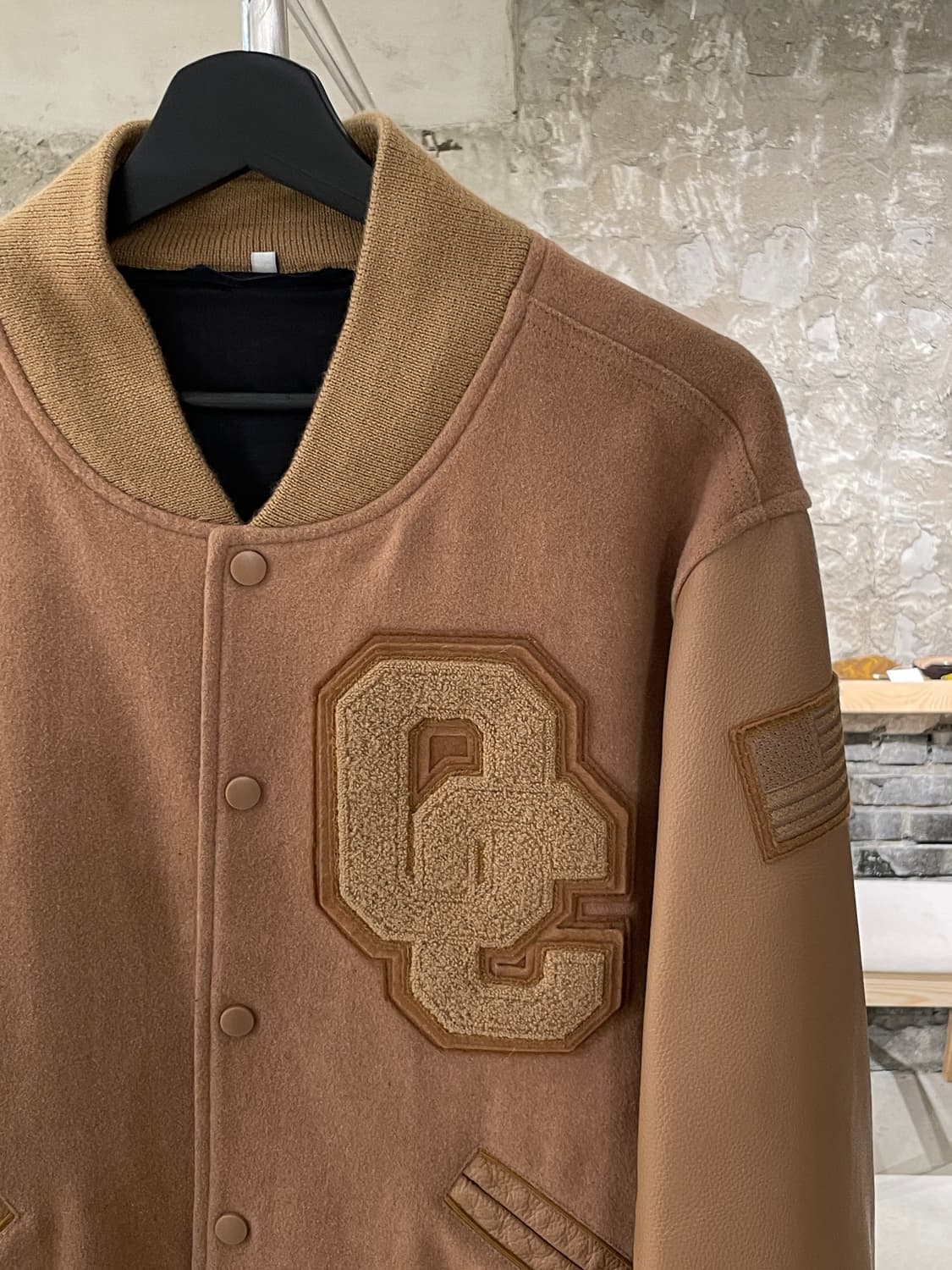 오프닝 세레모니 베이지 oc tonal 바시티 자켓 상품이미지4