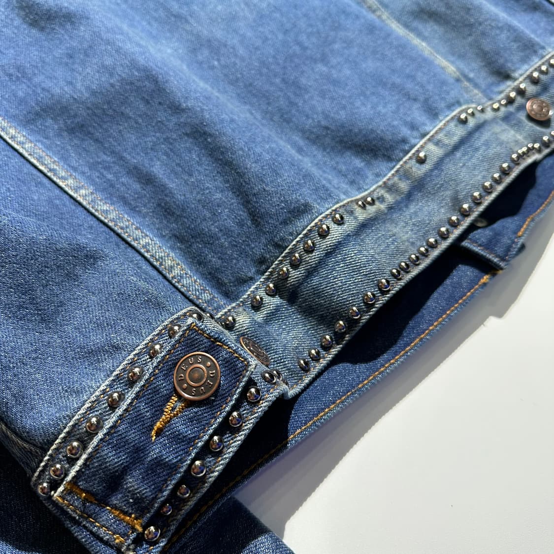 데우스 엑스 마키나 스터드 데님 트러커 자켓 상품이미지7