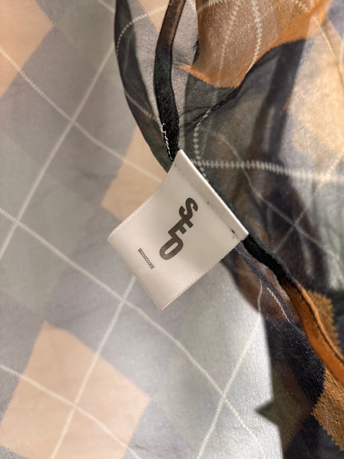 서쿠키 (SEOOOCOOKIE) 아가일 패턴 시어 퍼프 블라우스 상품이미지5