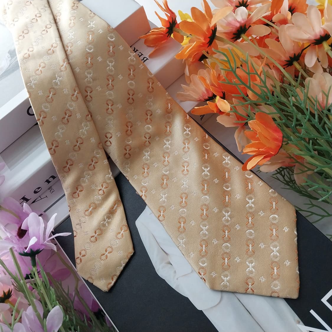 셀린느 실크 옐로우 트리오페 넥타이 9.4cm A+등급 K1420
 상품이미지3