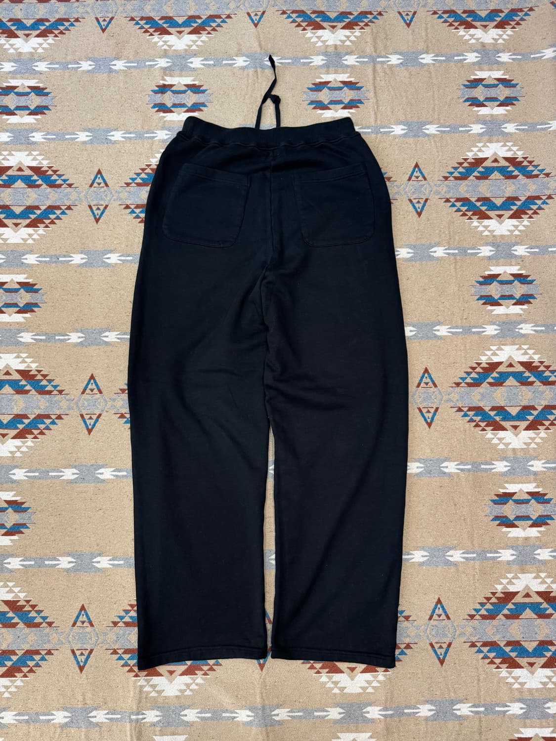 [4][XL] 캐피탈 30 플리스 스웨트팬츠 블랙 상품이미지4