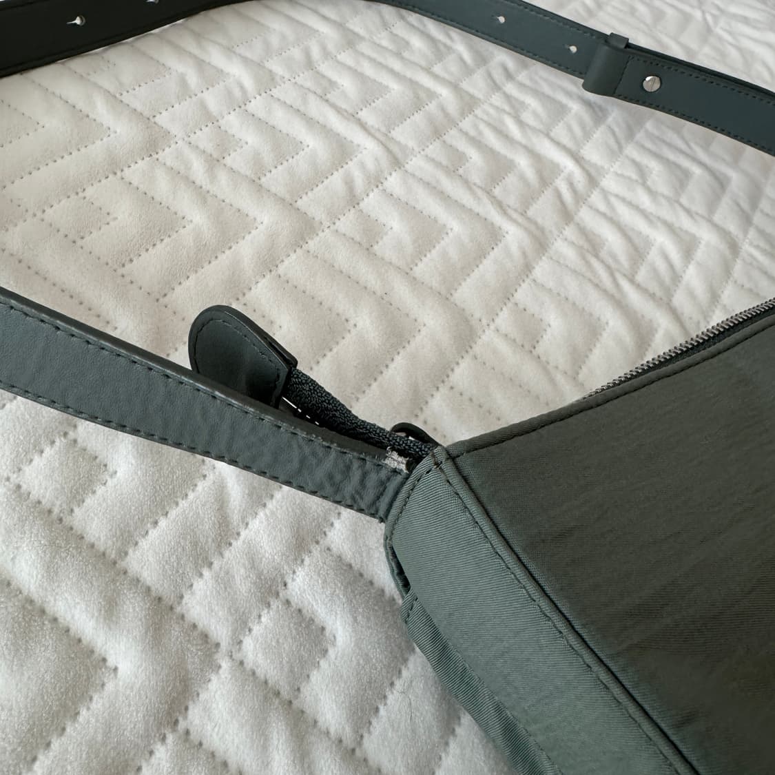 마뗑킴 숄더백 패브릭 런던 크로스백 카키 상품이미지3